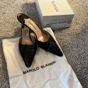Black Manolo Blahnik mule pumps. Size 40 (US 9-1/2B, according to original box).